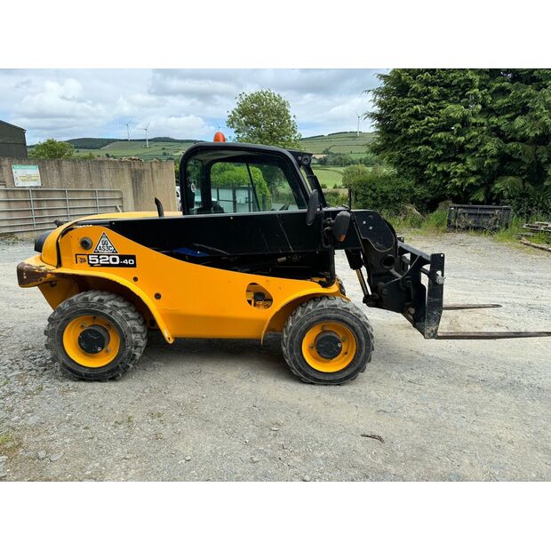 2021 جيه سي بي 520-40-46007944