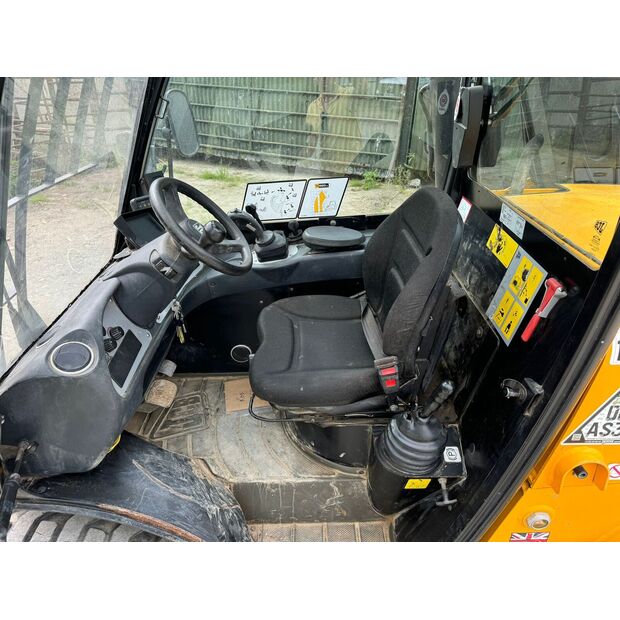 2021 جيه سي بي 520-40-46007948