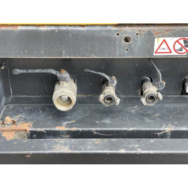 2001 Atlas-Copco XAHS 236 MD-46010283