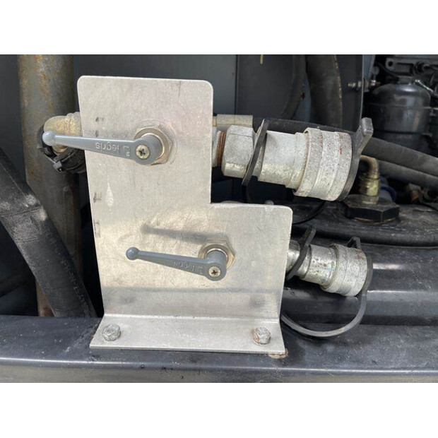 2001 Atlas-Copco XAHS 236 MD-46010290