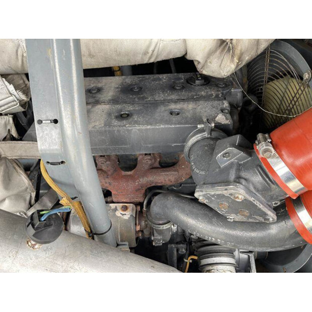 2001 Atlas-Copco XAHS 236 MD-46010297