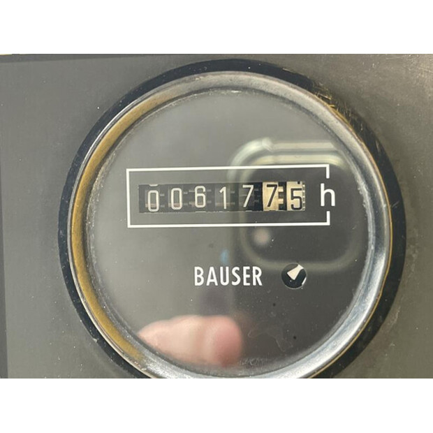 ٢٠١٣ كيزر M 100 - N-46013592