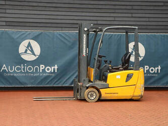 صورة ل رافعات شوكية 2006 جنجهينريتش EFG 216K