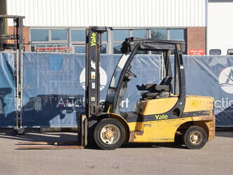 صورة ل رافعات شوكية 2006 يال GDP35VX