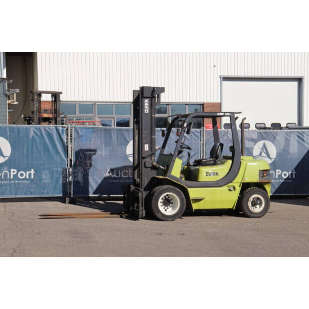 2000 Clark CMP 40D-46017602