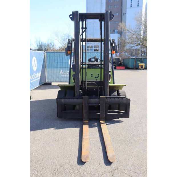 2000 Clark CMP 40D-46017610