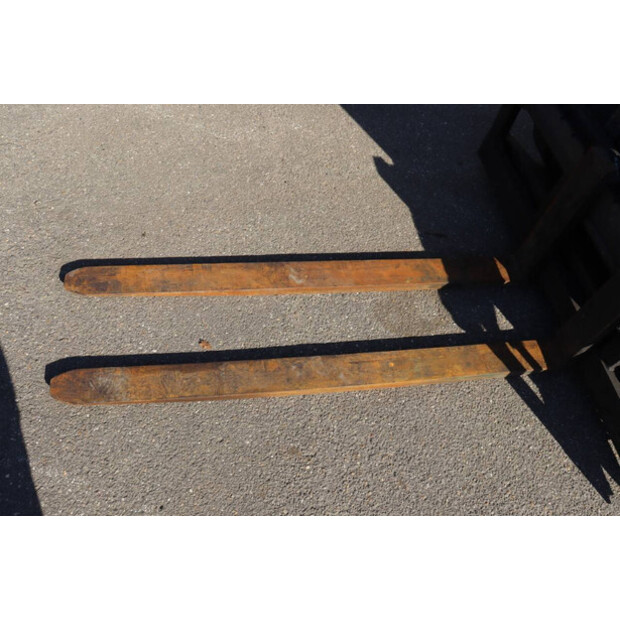 2000 Clark CMP 40D-46017614