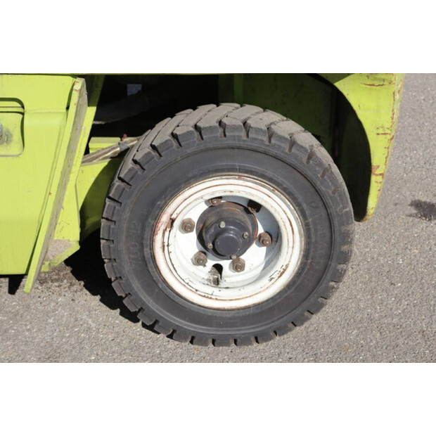 2000 Clark CMP 40D-46017620