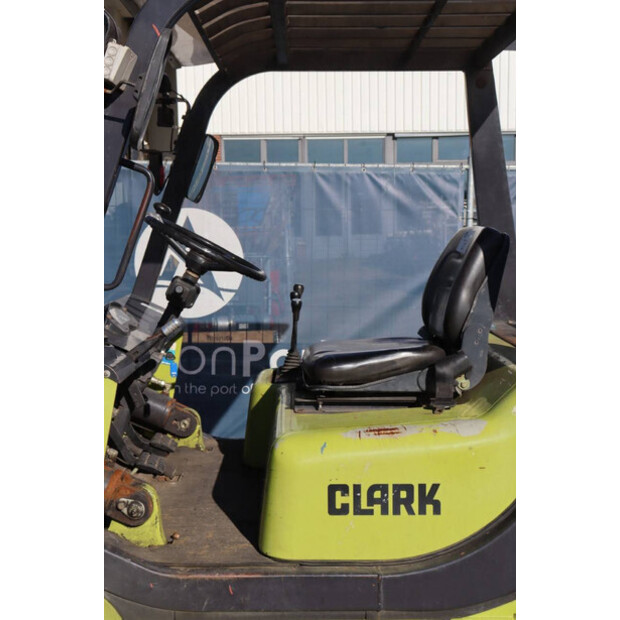 2000 Clark CMP 40D-46017627