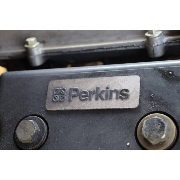 2000 Clark CMP 40D-46017642