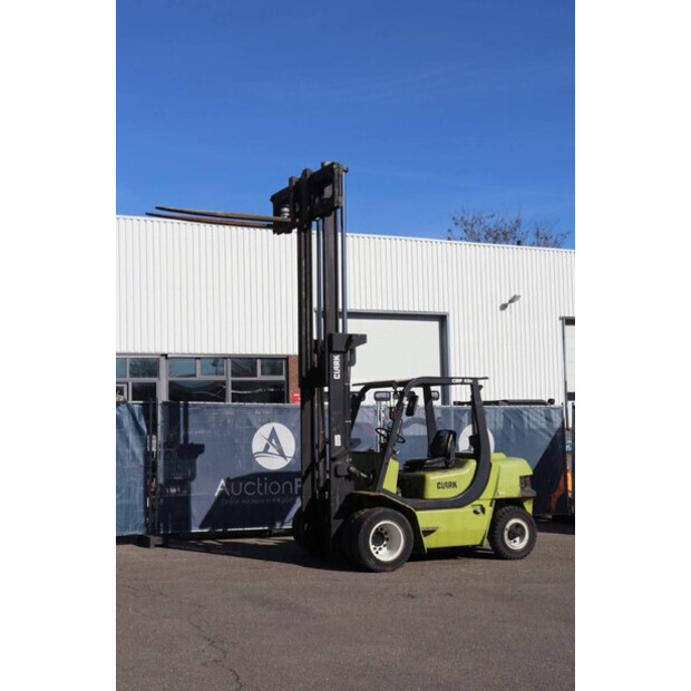 2000 Clark CMP 40D-46017643