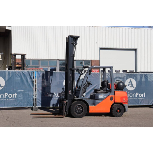 2011 تويوتا 02-8FGJF35-46017704