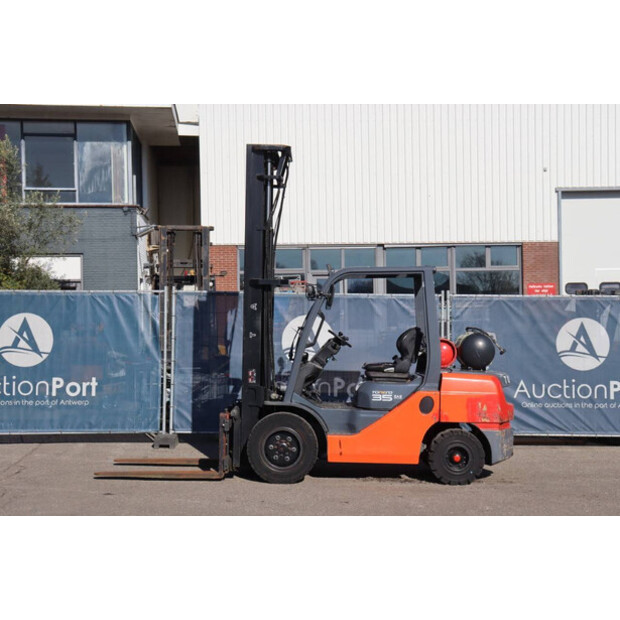 2011 تويوتا 02-8FGJF35-46017705