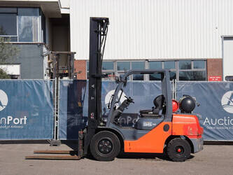 2011-toyota-02-8fgjf35-46017705