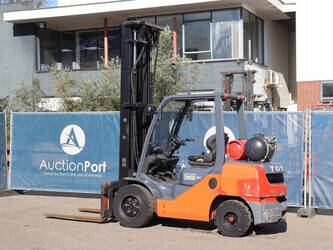 2011-toyota-02-8fgjf35-46017706