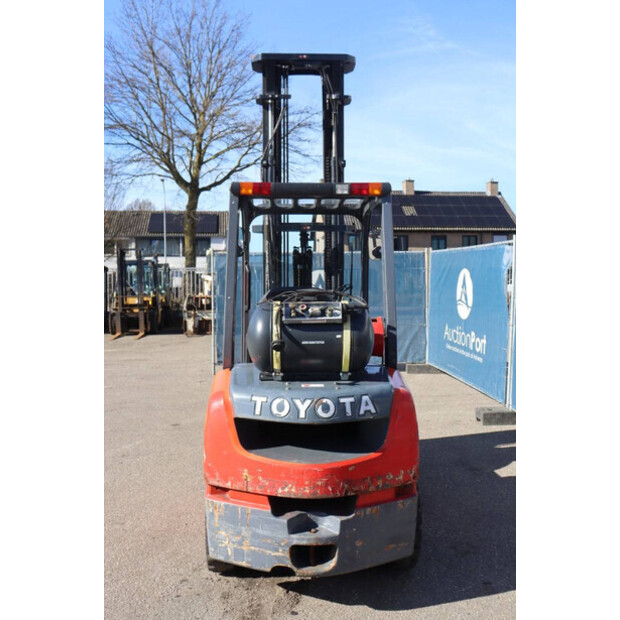 2011 تويوتا 02-8FGJF35-46017708