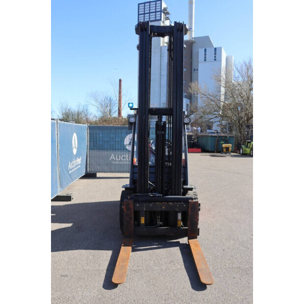 2011 تويوتا 02-8FGJF35-46017711