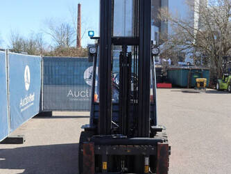 2011-toyota-02-8fgjf35-46017711