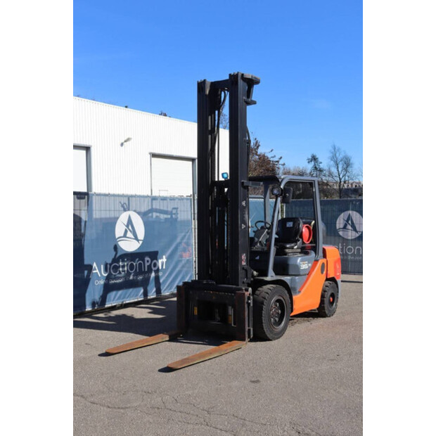 2011 تويوتا 02-8FGJF35-46017712