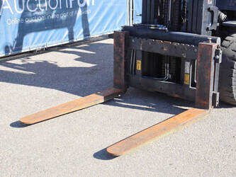 2011-toyota-02-8fgjf35-46017713