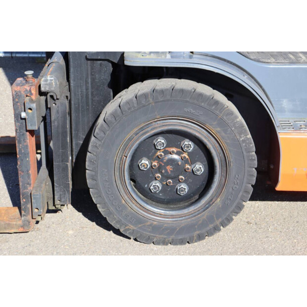 2011 تويوتا 02-8FGJF35-46017717