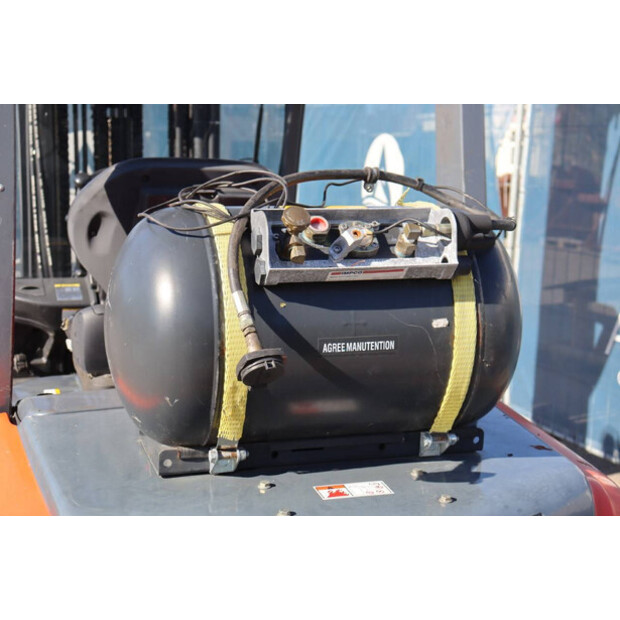 2011 تويوتا 02-8FGJF35-46017720