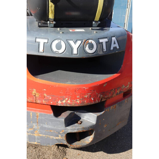 2011 تويوتا 02-8FGJF35-46017721