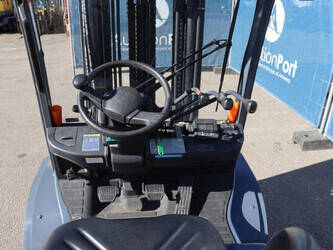 2011-toyota-02-8fgjf35-46017723