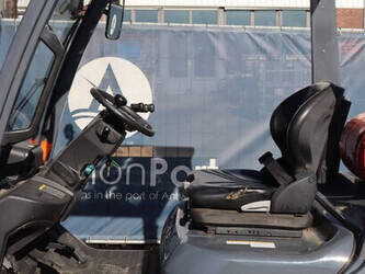 2011-toyota-02-8fgjf35-46017724