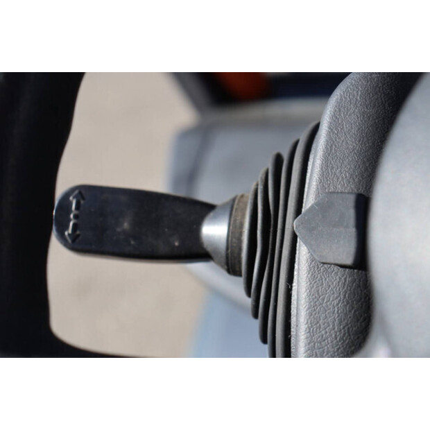 2011 تويوتا 02-8FGJF35-46017730