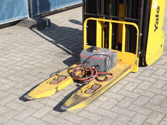 2013-yale-ms12ac-46017985