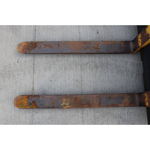 2010 كوماتسو FB18M-12-46021106