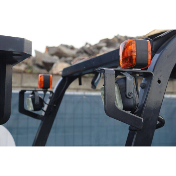 2010 كوماتسو FB18M-12-46021111