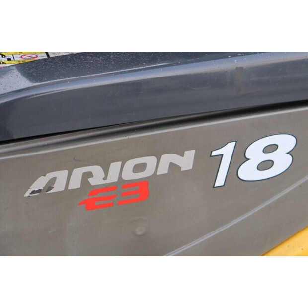 2010 كوماتسو FB18M-12-46021113