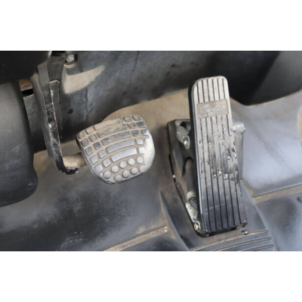 2010 كوماتسو FB18M-12-46021123