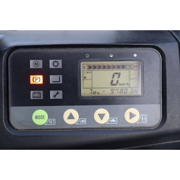 2010 كوماتسو FB18M-12-46021127