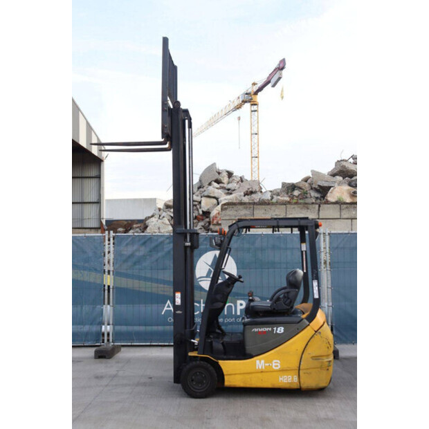 2010 كوماتسو FB18M-12-46021133