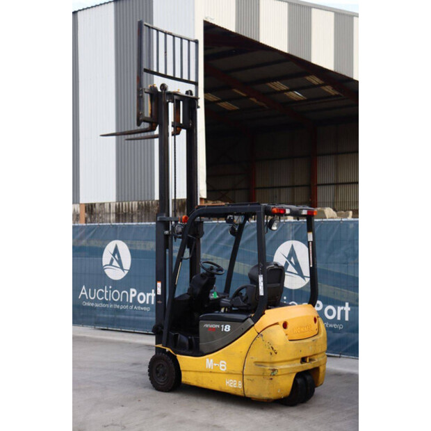 2010 كوماتسو FB18M-12-46021135