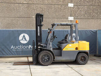 Image for 2016 UNICARRIERS 40