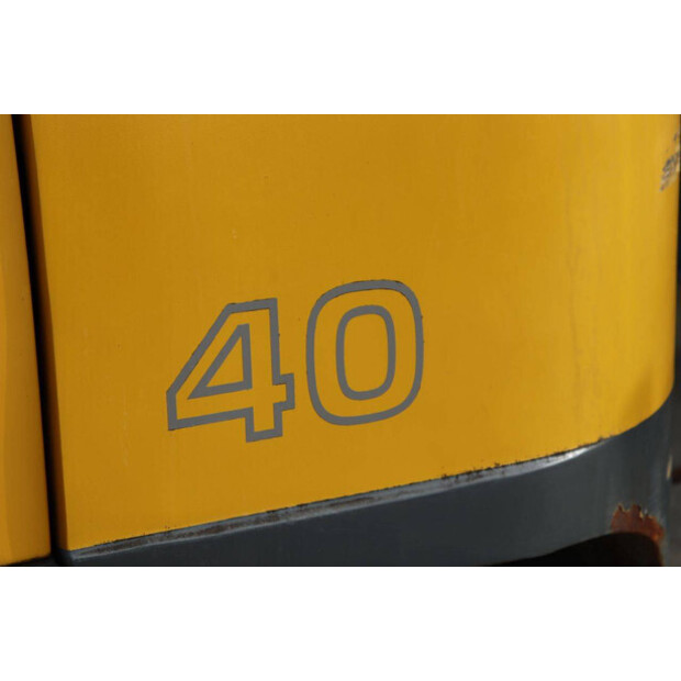 2016 يونيكاريرز 40-46021420