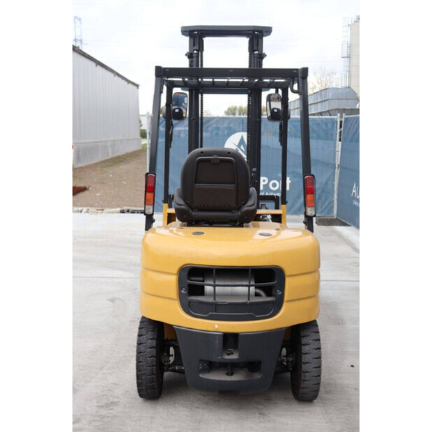 2001 MITSUBISHI FG20T-46021457