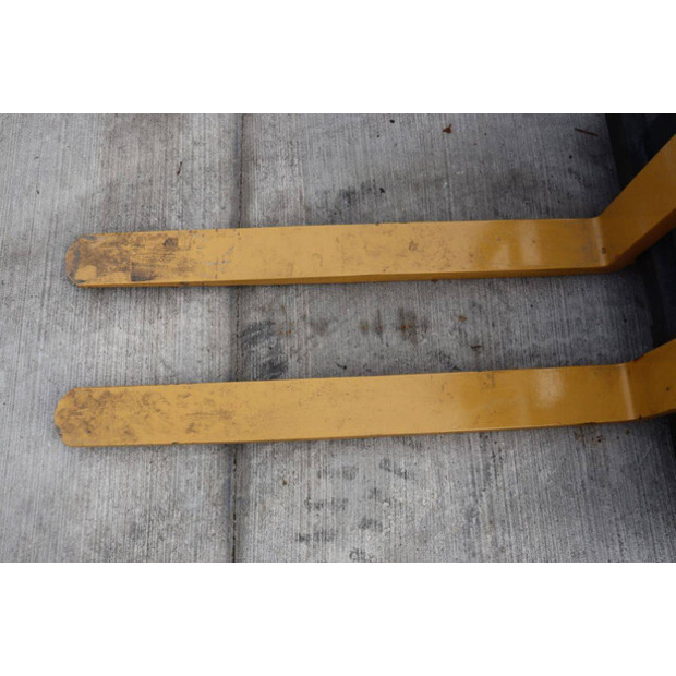 2001 MITSUBISHI FG20T-46021463