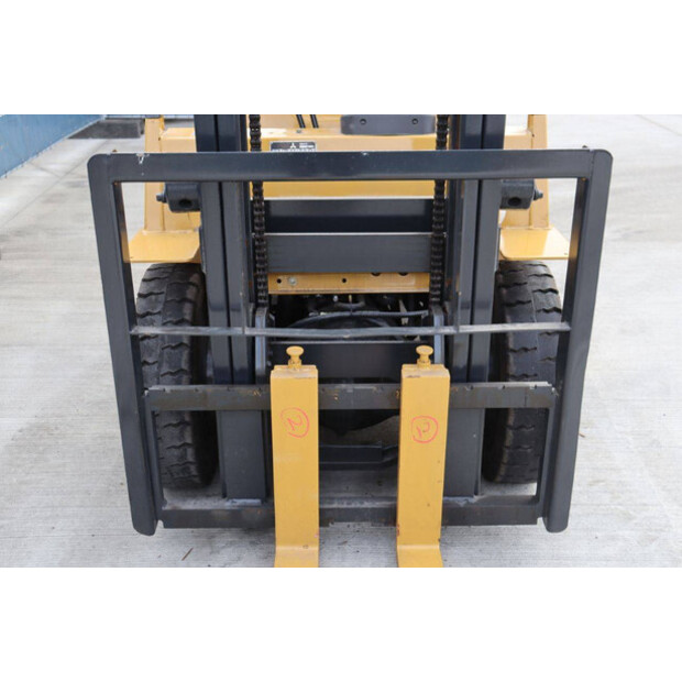 2001 MITSUBISHI FG20T-46021464