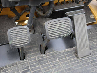 2001-mitsubishi-fg20t-1432740-46021476