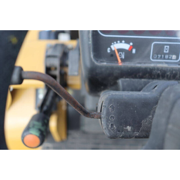 2001 MITSUBISHI FG20T-46021481