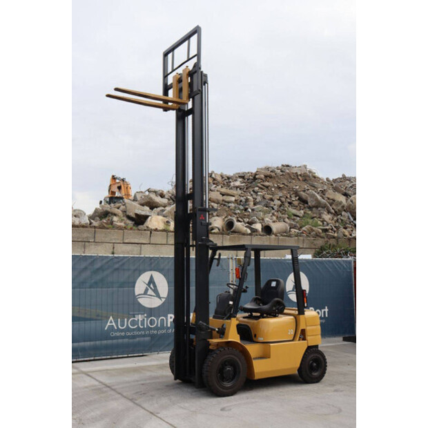 2001 MITSUBISHI FG20T-46021485