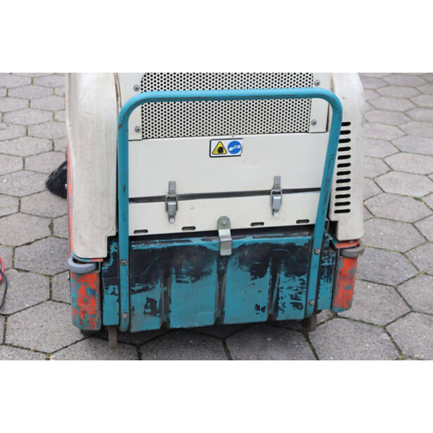 2017 TENNANT 6100-46022492