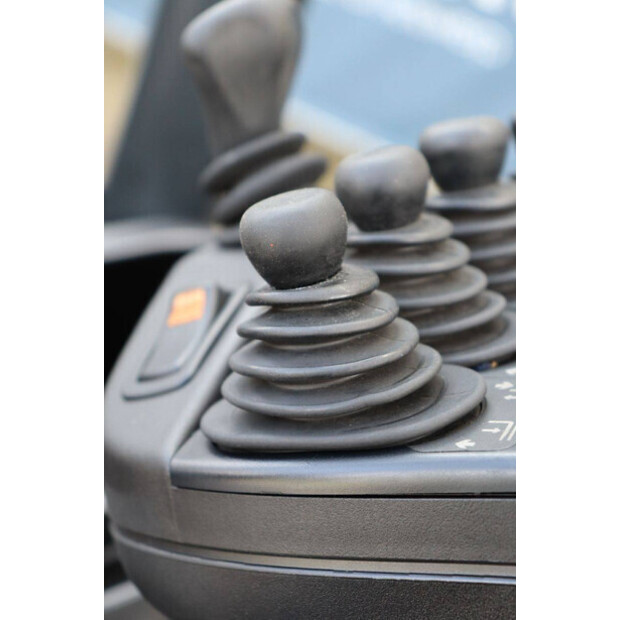 2020 ليندي E12-02-46023022