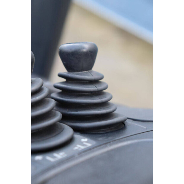 2020 ليندي E12-02-46023025