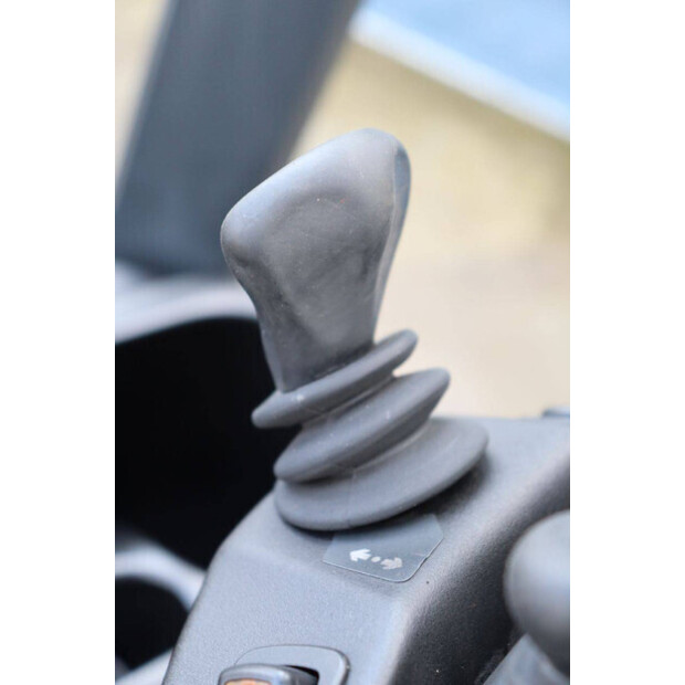 2020 ليندي E12-02-46023026